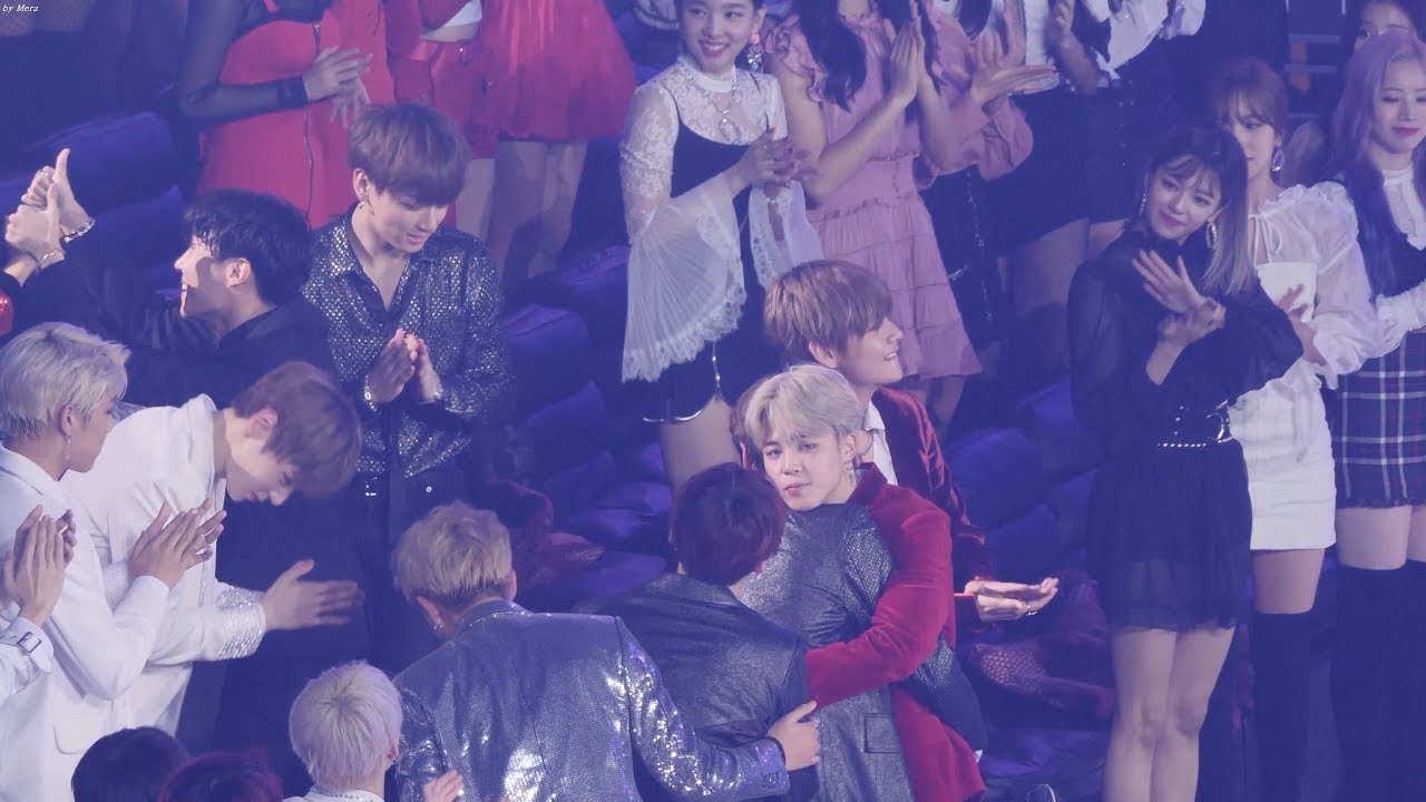 181106 방탄소년단 (BTS), 올해의가수상 축하해주는 트와이스 [4K] 직캠 Fancam (지니뮤직어워즈 MGA) by Mera