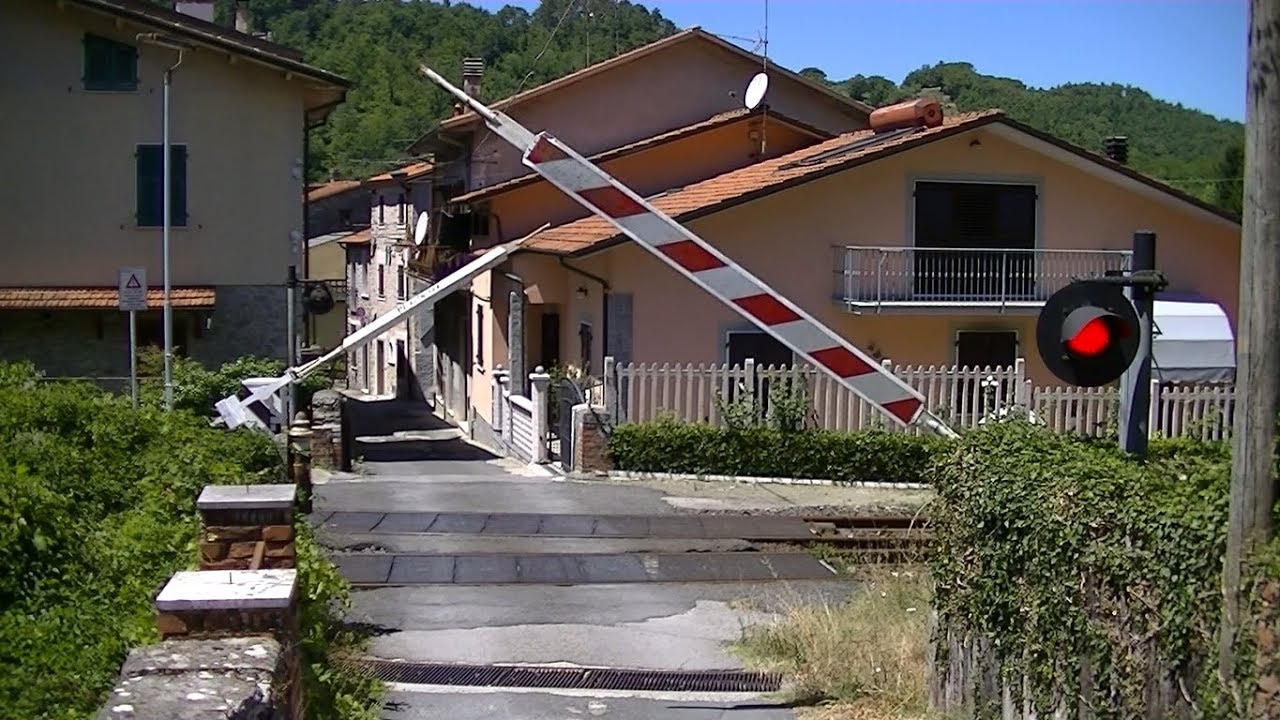 Spoorwegovergang Gragnola (I) // Railroad crossing // Passaggio a livello