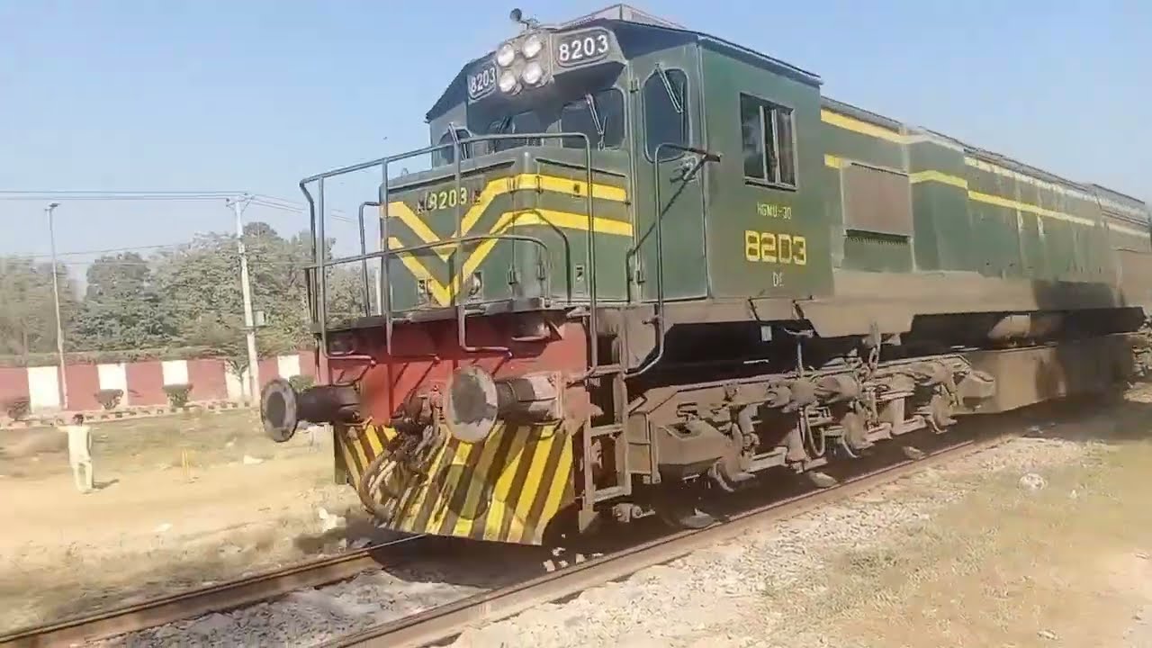 Pakistan railway best train action | high speed train action | most beautiful railfaning 