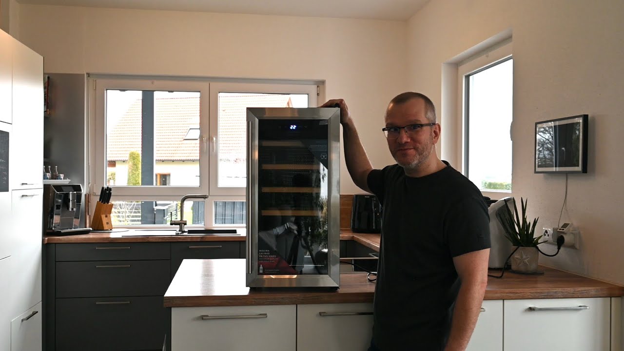 Stylischer Weinkühlschrank mit Holz und Edelstahl