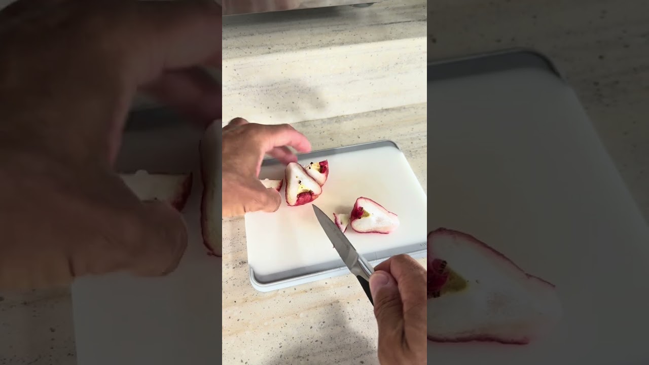 How to cut a wax apple, delicious fruit that doesn&rsquo;t quite taste like an apple