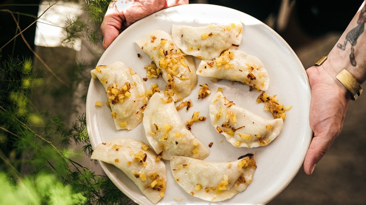 Przepis na WEGAŃSKIE PIEROGI RUSKIE! | WegeTuba