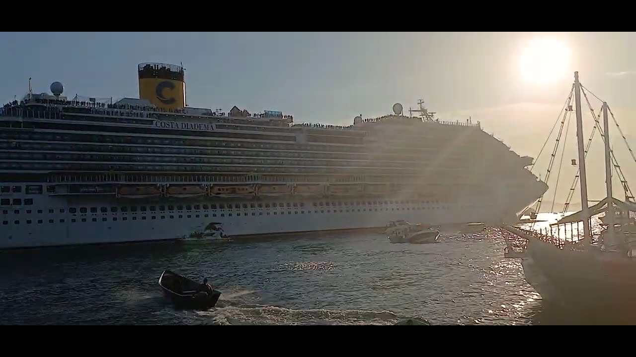 Santos: Cruzeiro Costa Diadema leaving harbor on 11.jan.2026.