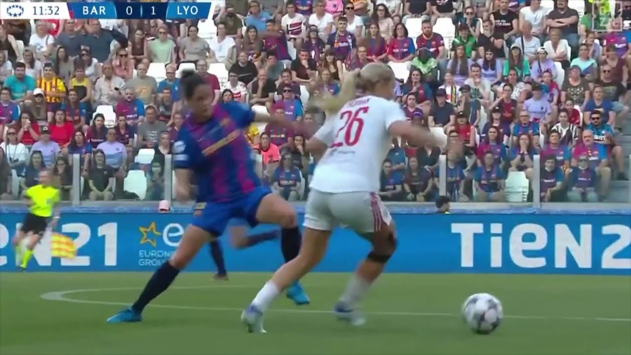 Ellie Carpenter's nasty looking injury | Turned out to be an ACL injury.
