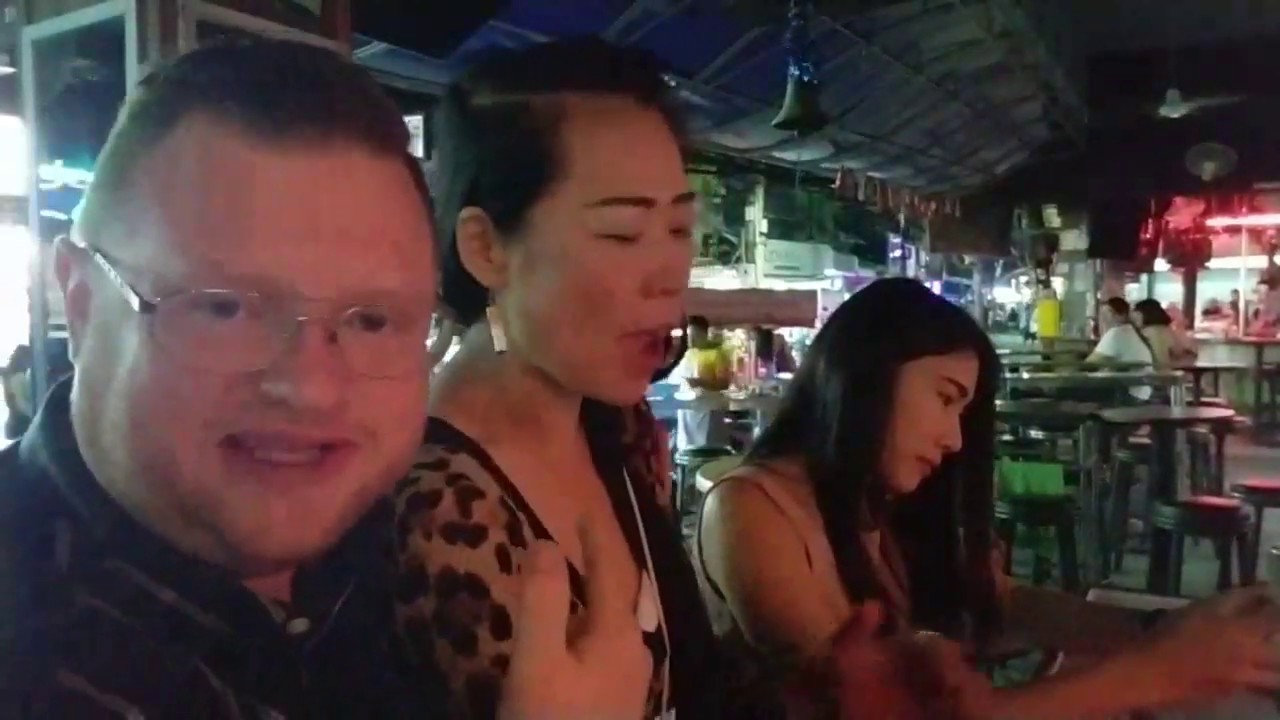 Bar Girls Walking St. Pattaya Thailand 🔴 Burger Planet LIVE Daily Vlog