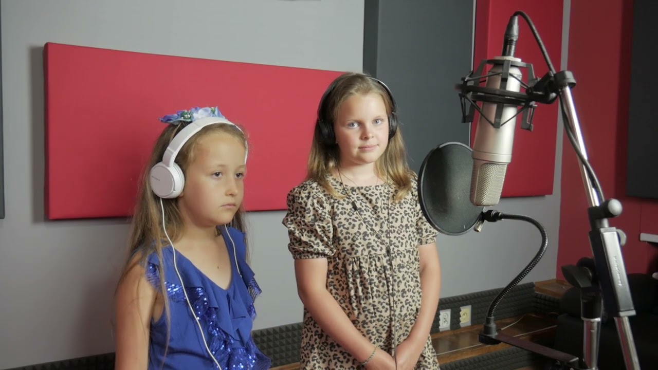 Lot z musicalu Piotruś Pan w wykonaniu najmłodszych uczniów