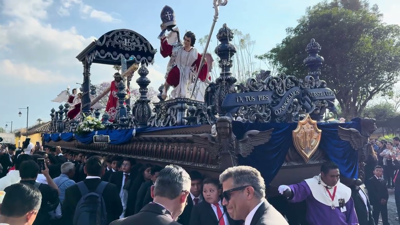 Jesus Nazareno de Santa Ana asu paso por la Escuela de Cristo