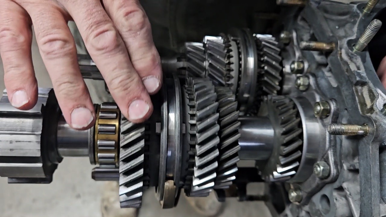 Rebuilding a 915 Transmission | Aircooled 1974 Porsche 911