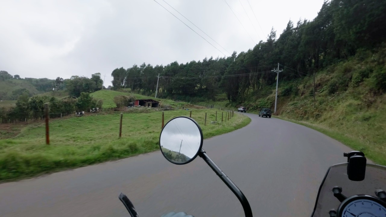 Viaje en MOTO entre MONTAÑAS Y VOLCANES / BAJOS DEL TORO