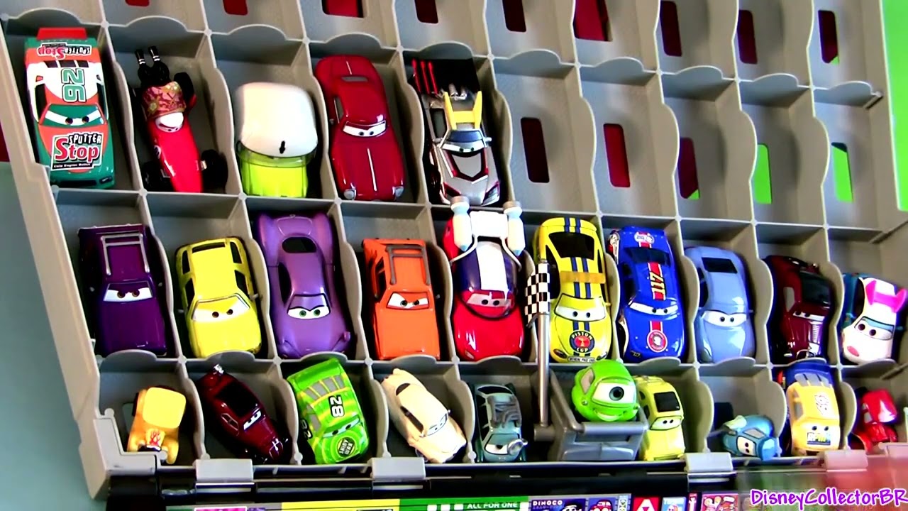 40 Disney Cars Fan Stands Play n Display Storage Carry Case