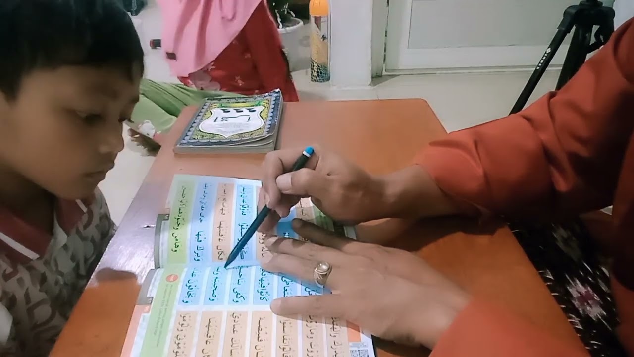 Anak belajar Ngaji IQRO 