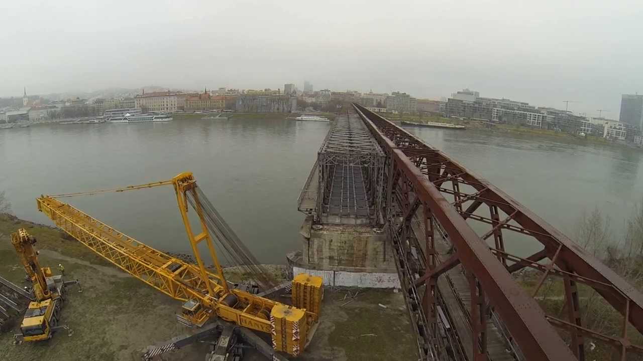 Bratislava: Stary most na konci cesty cast I (12/2013)
