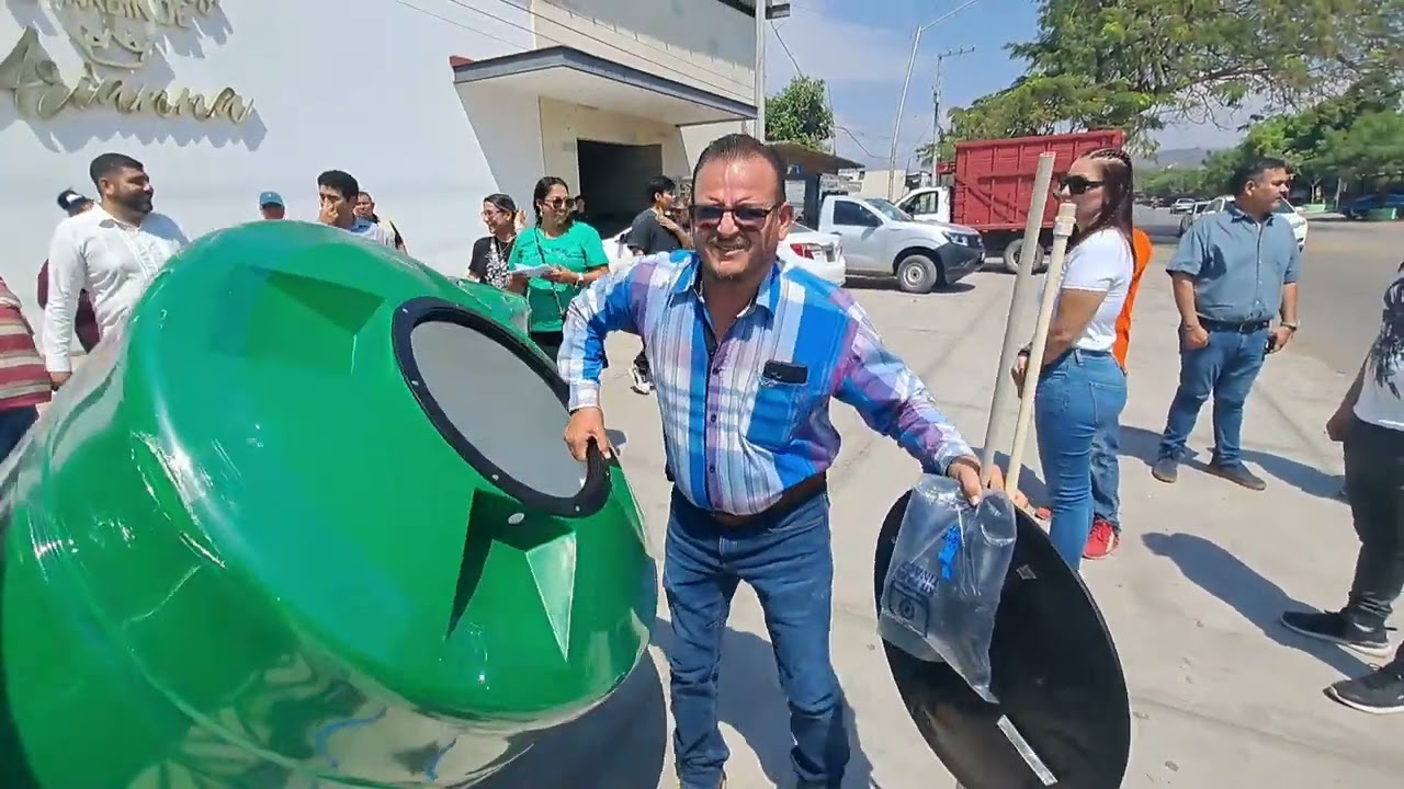 Entrega Francisco Aguilar 32 Tinaco a bajo costo para ayudar a la economía de Los Apatzinguenses