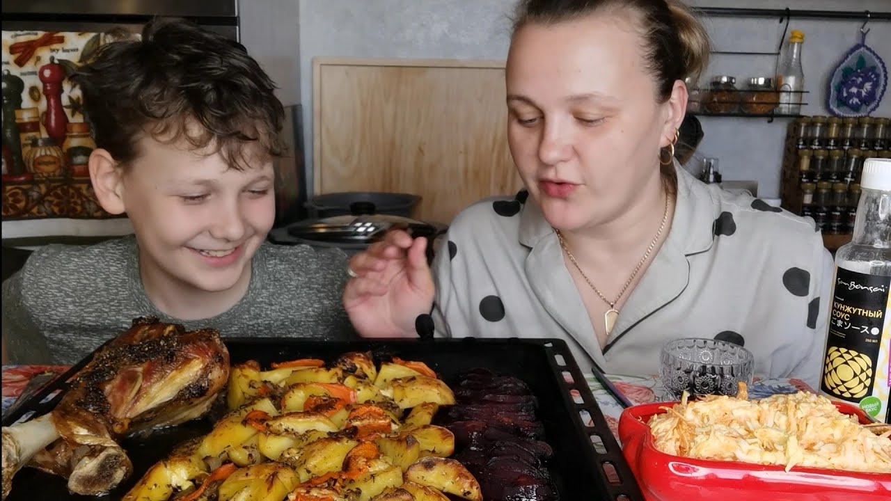 Мукбанг Нога Индейки, картофель, свёкла