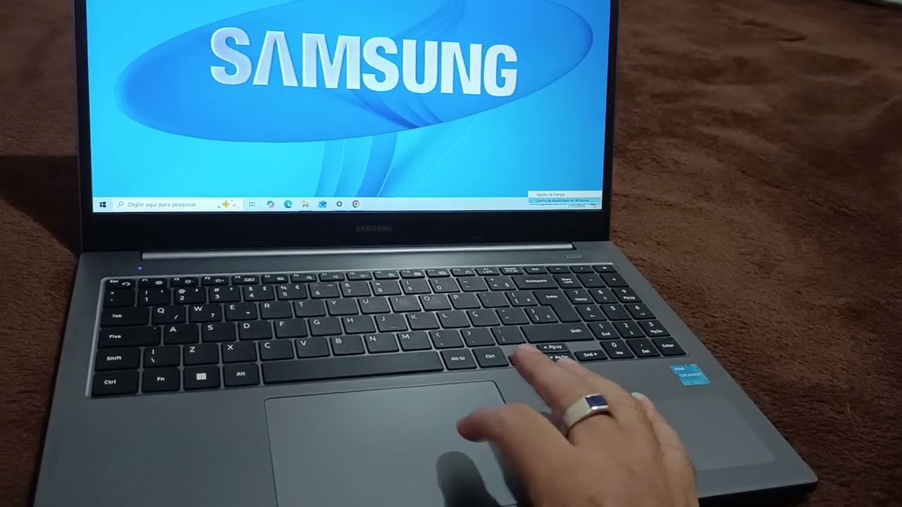 NOTEBOOK SAMSUNG BOOK PROCESSADOR CELEIRO 11ª GERAÇÃO RAM 4GB SSD 256 GB TELA 15.6 
