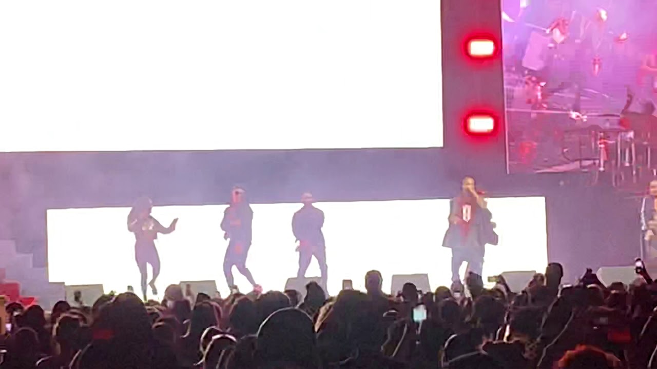 B2K performing Bump Bump Bump at the Millennium Tour 2019