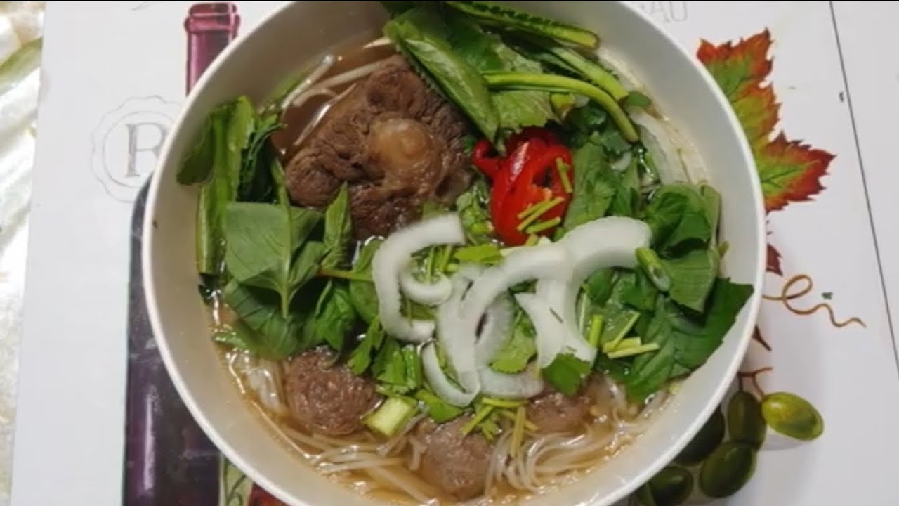 Vietnamese Pho Beef Oxtail Noodles /Pho Duoi Bo | Vietnamese and English Subtitles | Cooking 2020