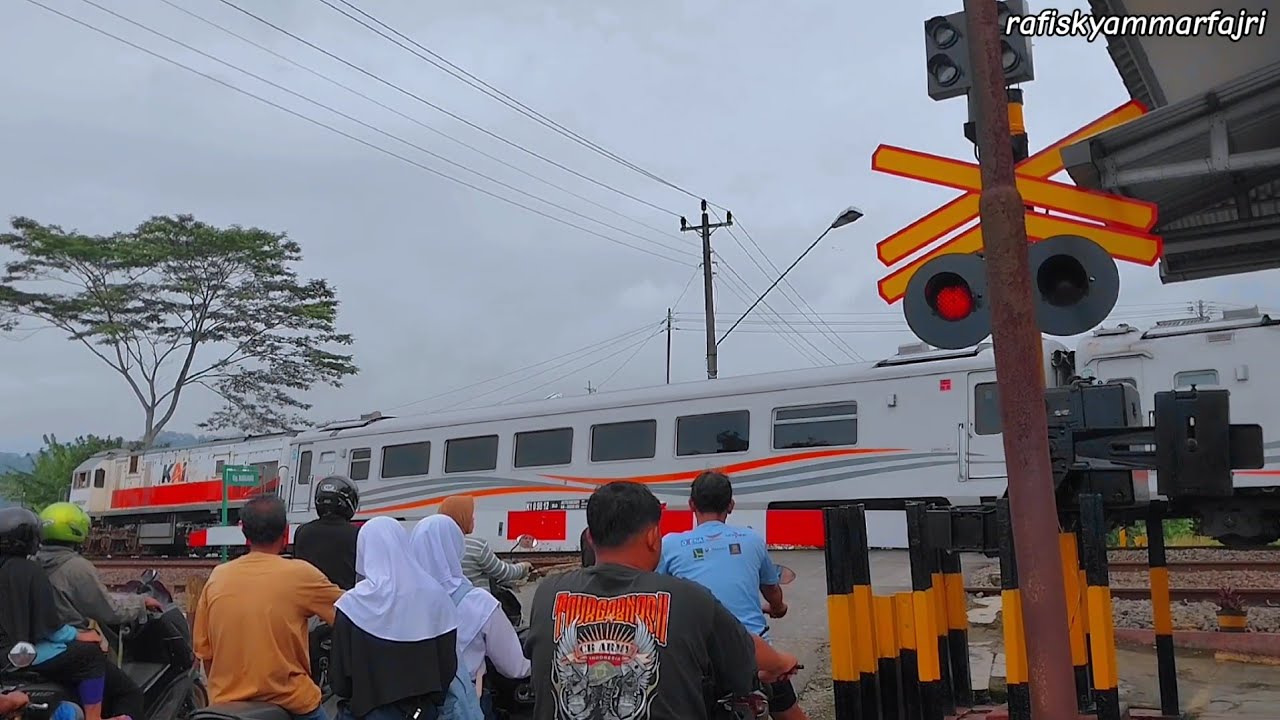 Palang Pintu Kereta Api | Railway  Crossing | Januari2026 | Ka Fajar Utama Solo,Ka Joglo Semar Kerto