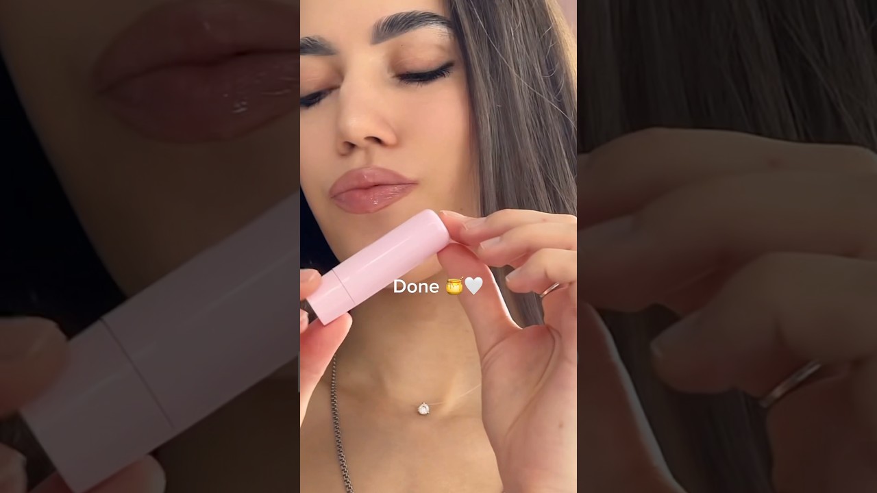#diy #lipbalm #lipsbeauty #lips #lipoil #beautyhacks #beauty #honey #coconutoil #lemon #shorts #rate