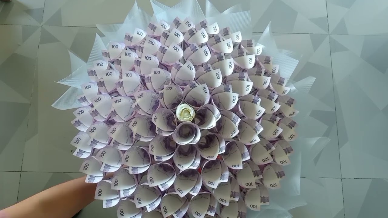 Big money bouquet tutorial #diybouquet #moneybouquet #moneyflower #giftideas