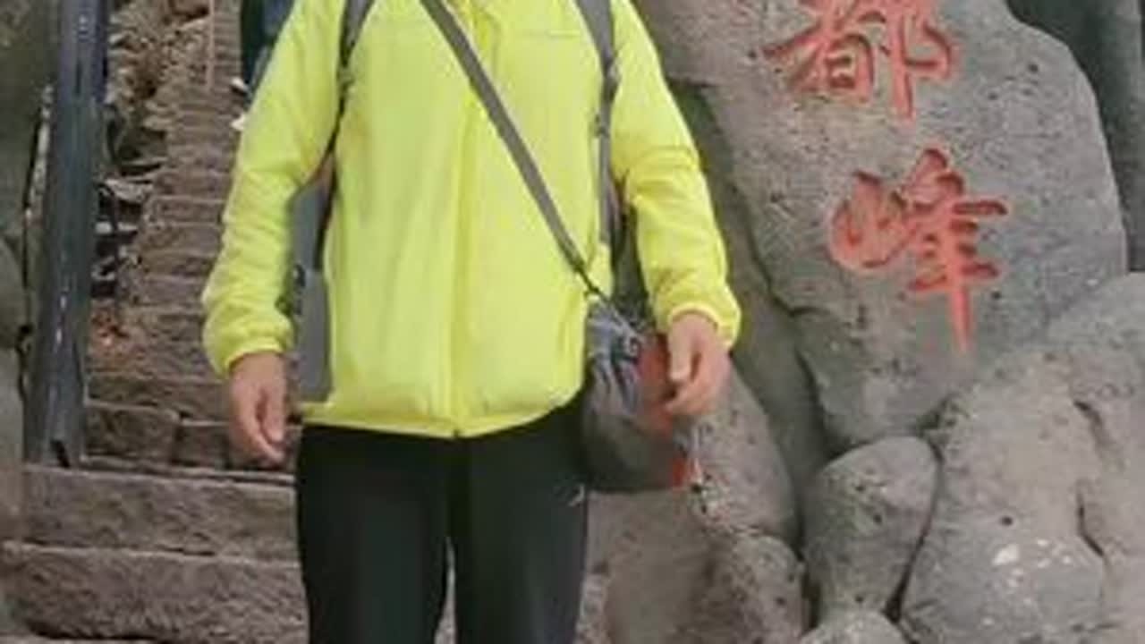 泰山治嘴硬，华山治命硬，黄山治腿硬。环形穿越天都峰，没有想象的那么难，也没有别人说的那么轻松。天都峰，最完整攻略来了！#天都峰#鲫鱼背#黄山#旅行推荐官 #云海