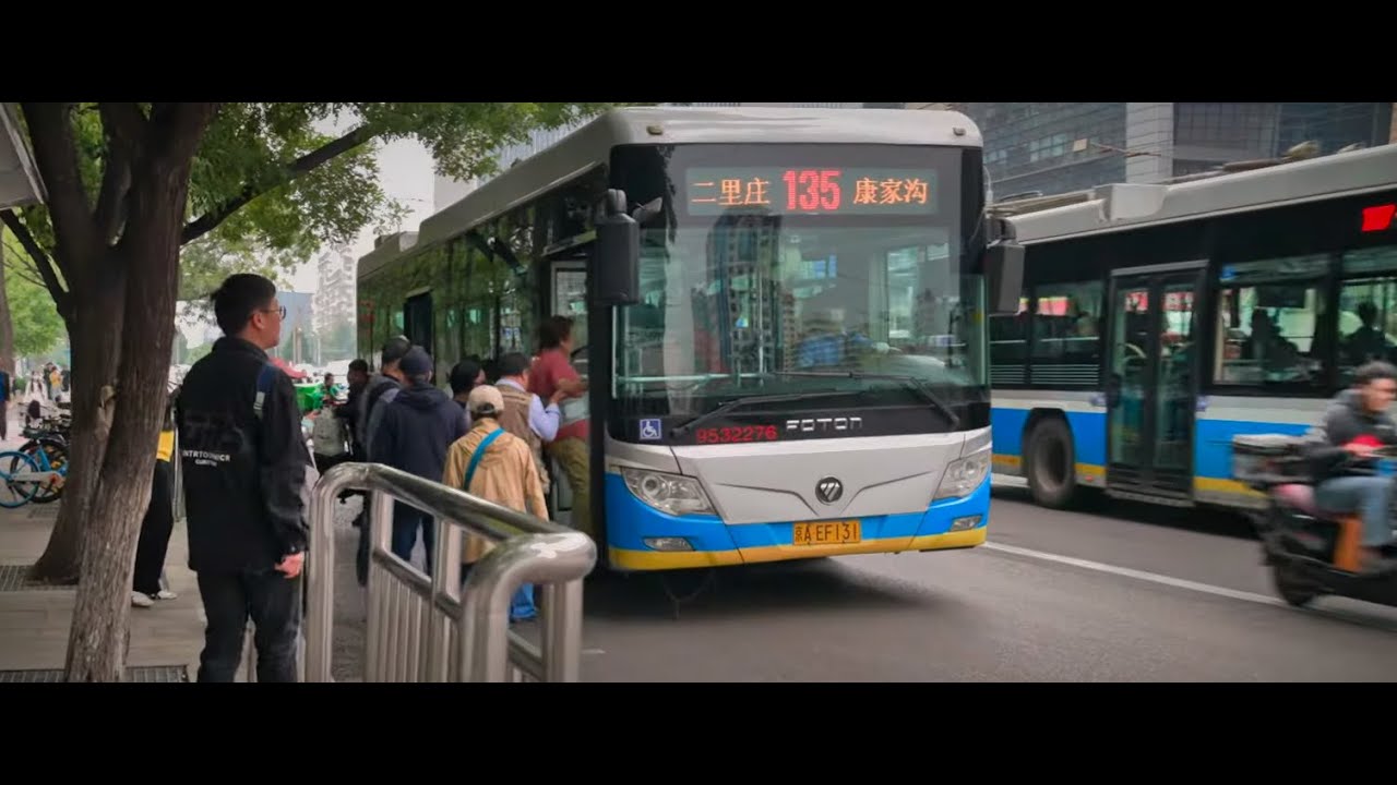 中国, 北京, 从东直门乘坐135路公交车到团结湖