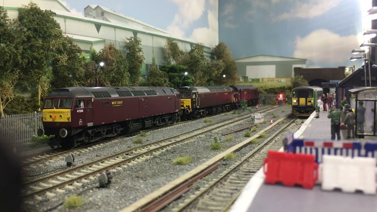 London Midland Class 153 DMU DCC Sound OO Gauge, Eccles Hall, HORNBY