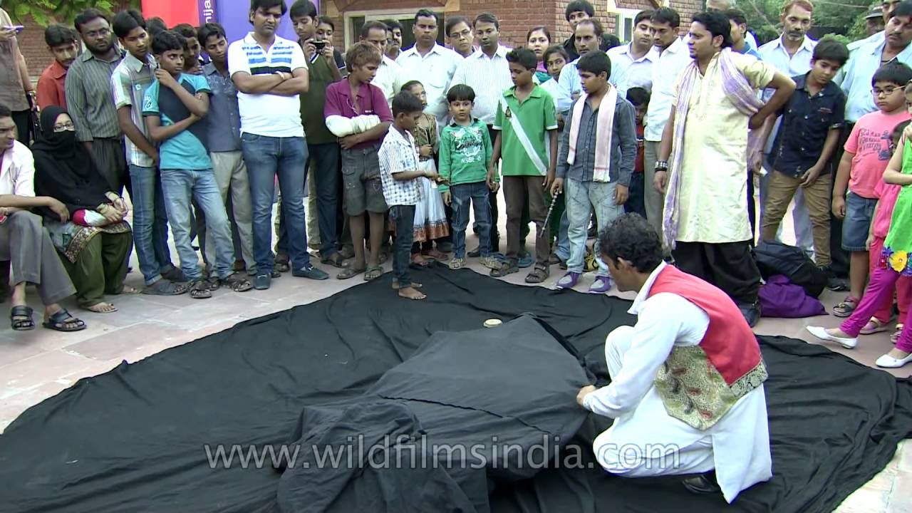 Breathtaking Magic street trick in India - levitating man!