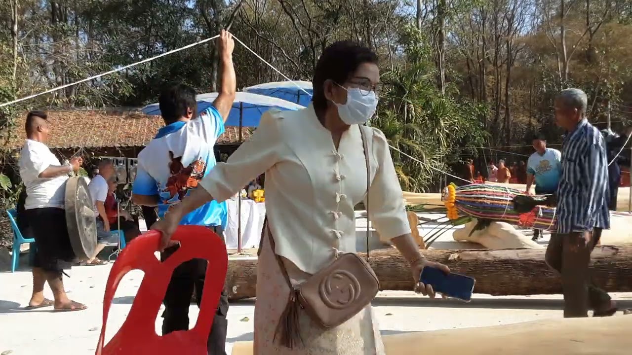 หมอพรามหรณ์ทำพิธียกเสาเอกพระอุโสถวัดป่าศรีพัฒนา