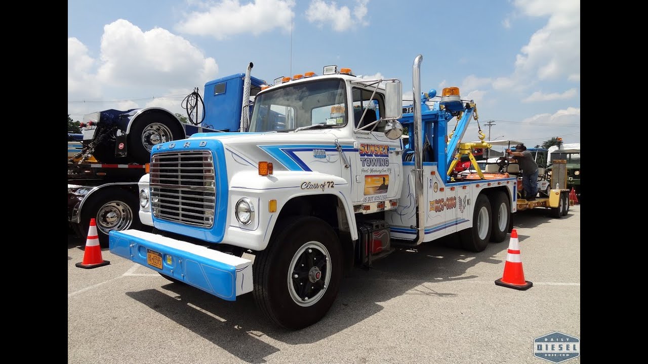 1972 Ford Louisville with Holmes 750 Wrecker