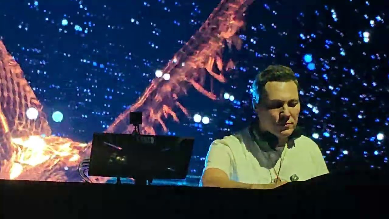 Tiësto - Gouryella & Drifting (Live @ SILO Dallas)