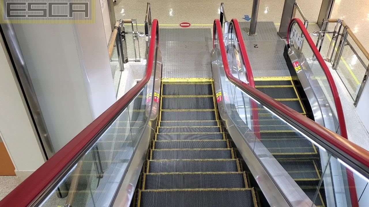 【２基】沖縄 那覇空港 エスカレーター ANA側 3F-2F 日立 Naha Airport Escalator okinawa japan OKA ROAH