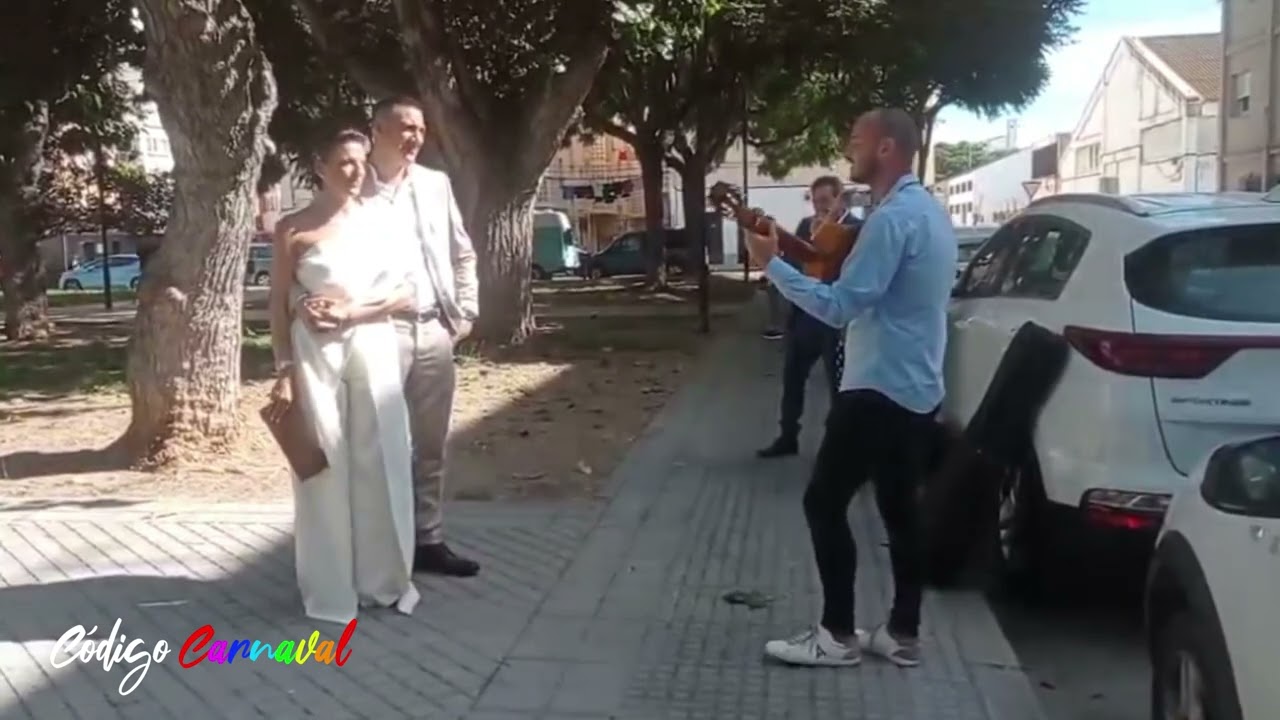 PIOJO CHICO canta pasodoble en la BODA de dos ARGENTINOS aficionados al Carnaval