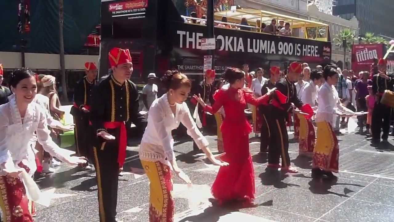 Tari Maengket di Holywood Walk of Fame, USA
