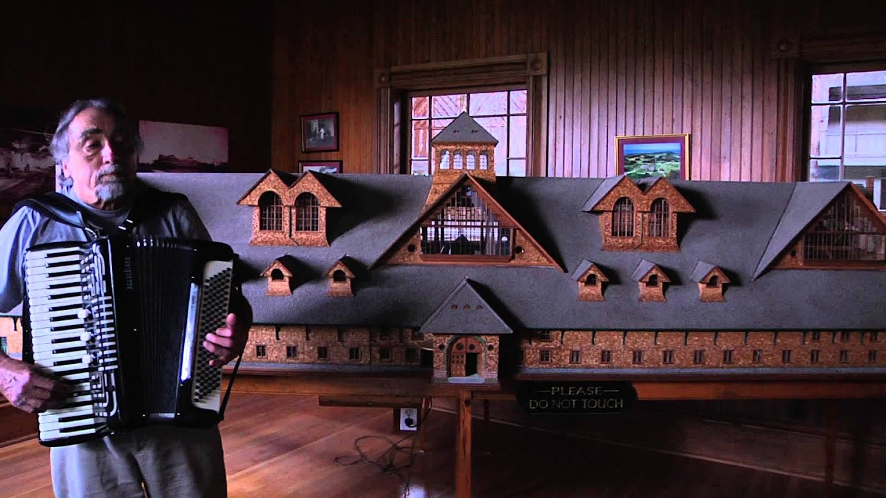 Jaromír Vejvoda & Eduard Ingriš, Beer Barrel Polka - Harvey Sollberger, accordion