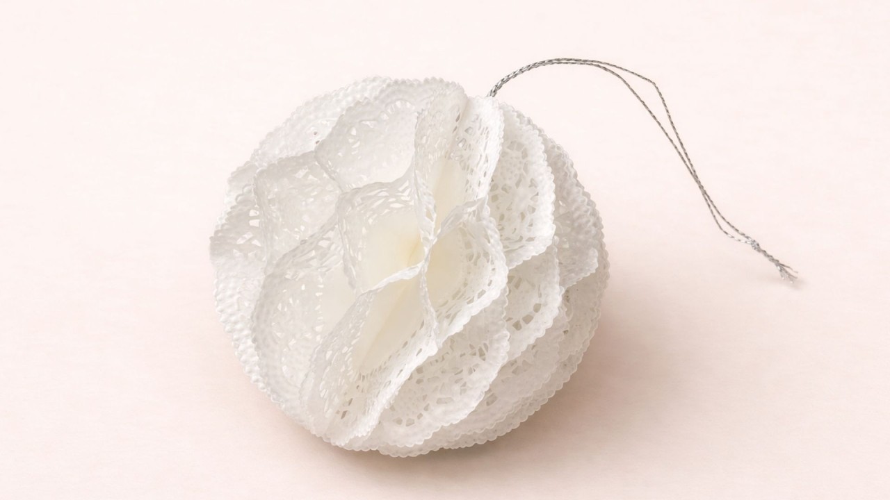 How to make a DIY Beautiful Christmas Honeycomb Paper Ornament