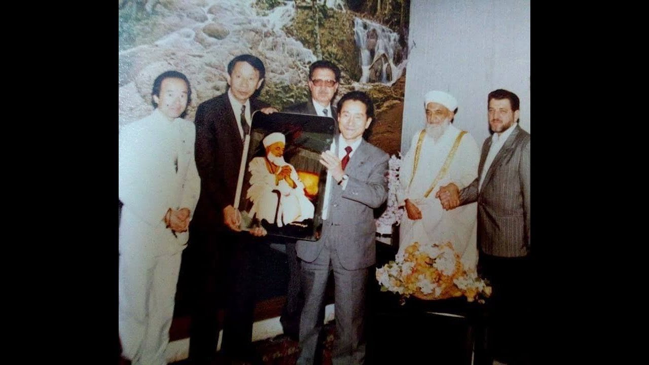سماحةالشيخ أحمد كفتارو - رحلته إلى اليابان و قصة إسلام طائفة الأوموتو اليابانية -عام 1992م