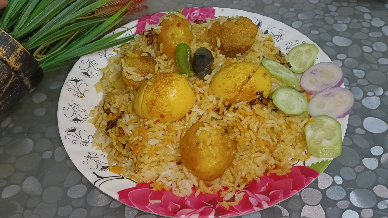 ডিম, ফুলকপি, আলু ও ঘরোয়া চাল দিয়ে তৈরি করুন অসাধারণ স্বাদের বিরিয়ানি। 