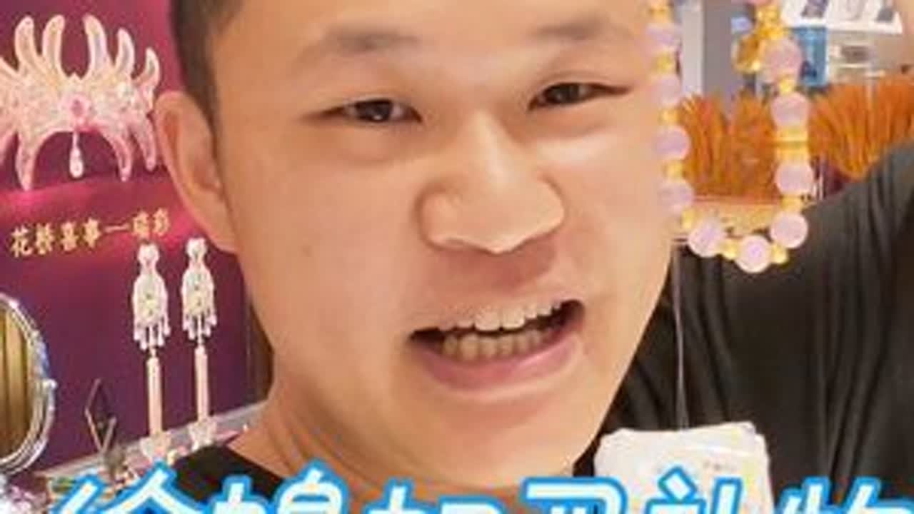 七夕快到了！小冯带俩娃进城给媳妇挑礼物，俩娃比爸还积极，最后居然挑了好几样？#在拍一种很新的vlog #青年创作者成长计划 #记录真实生活 #七夕情人节 #纪录美好生活