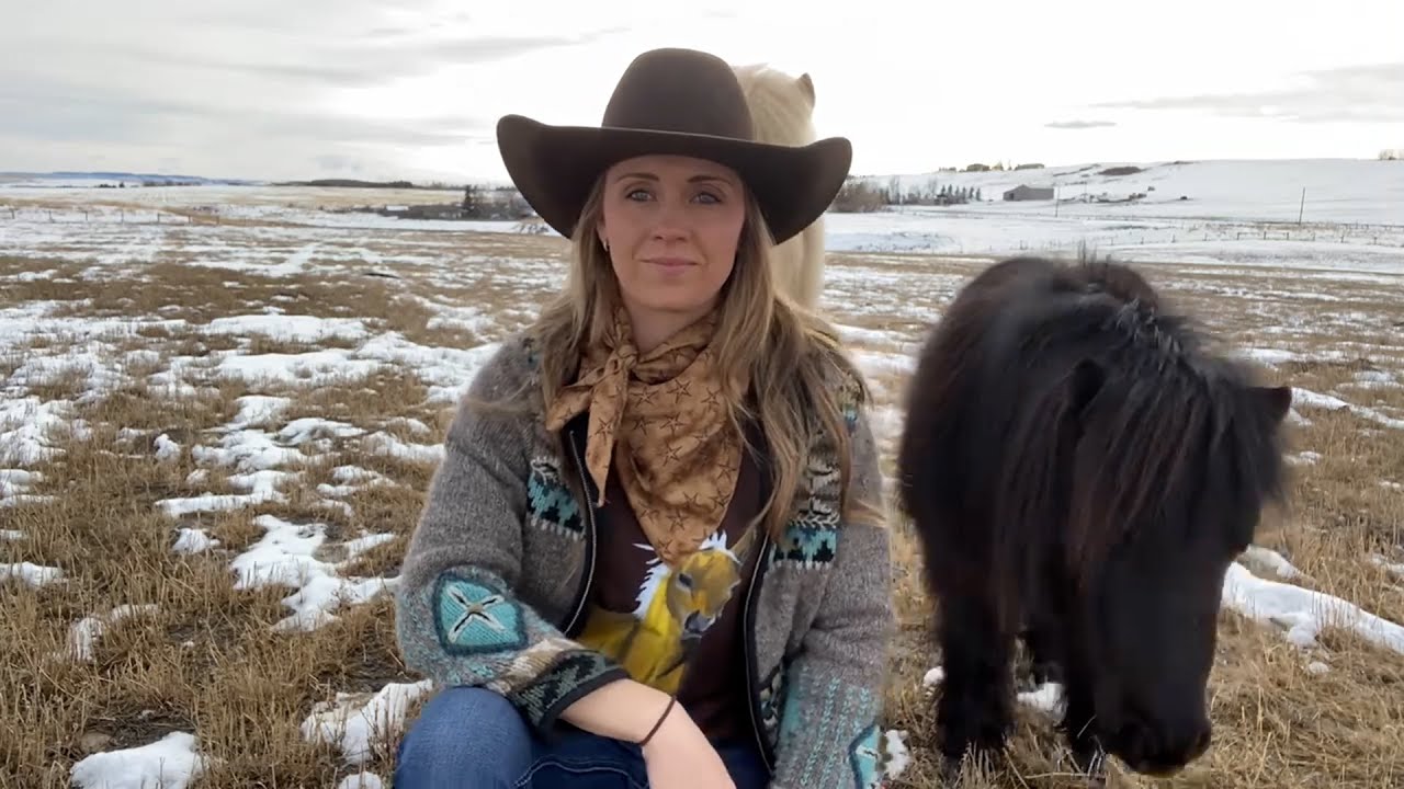 Heartland stars Amber Marshall & Michelle Morgan wish everyone a Happy World Horse Day
