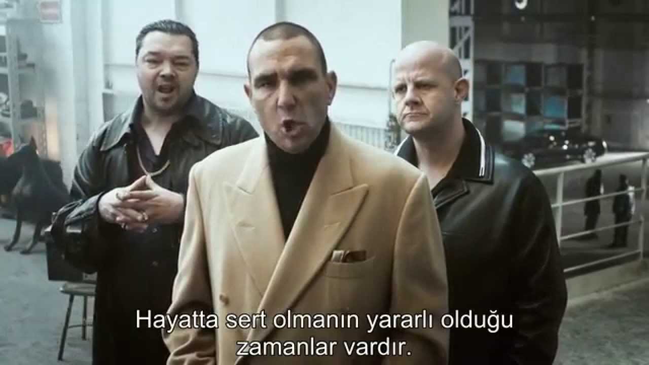 Vinnie Jones' hard and fast Hands only CPR (Turkish)