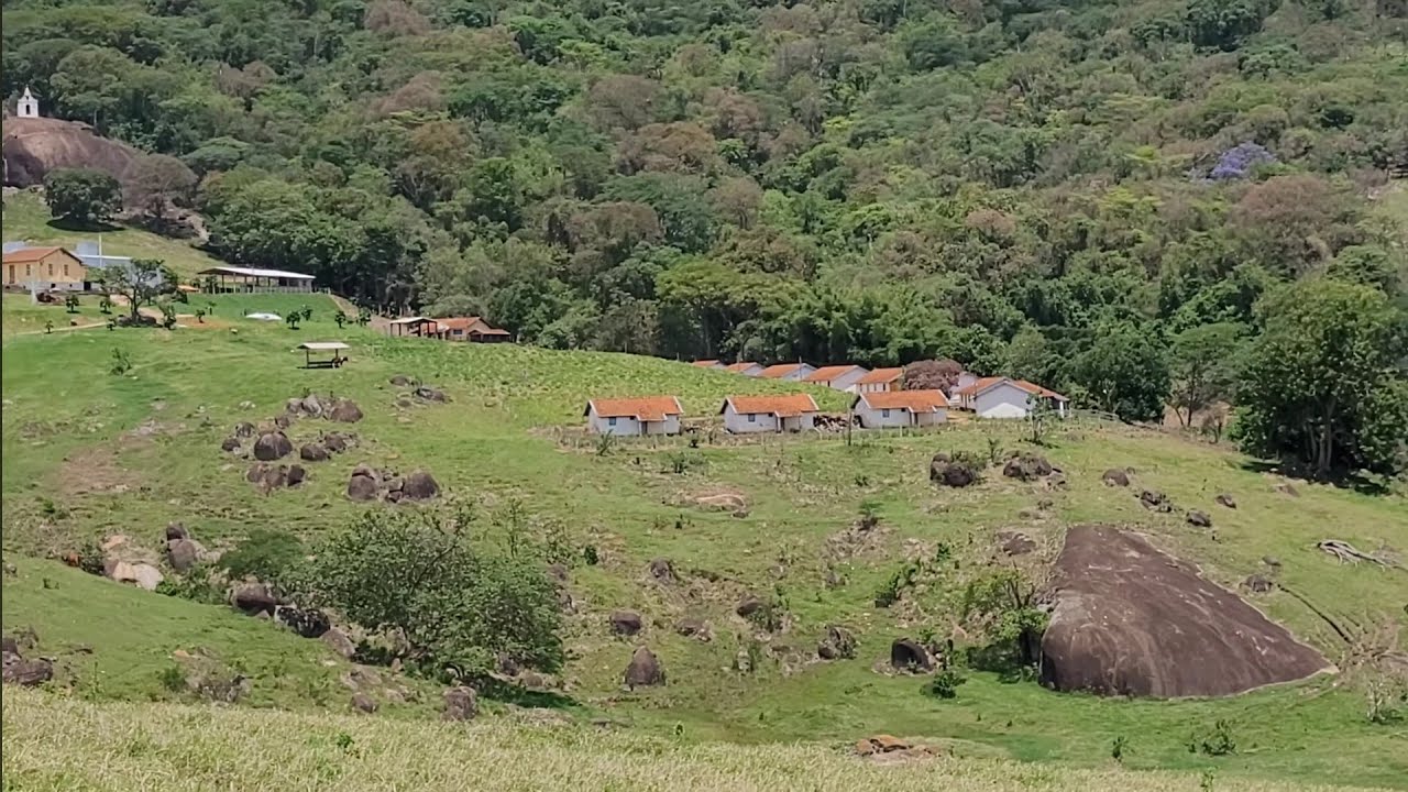 Fazenda e igreja da pedra entre S.S. da Grama e São Roque da Fartura