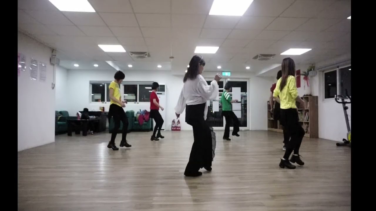 Si yu zhang xiang 絲雨長巷 line dance , Choreographed by Irene Deng (Taiwan)