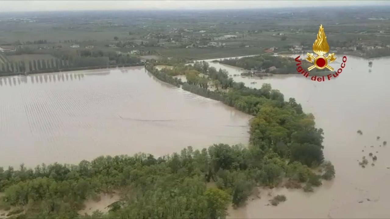 Il fiume Piave visto dall'elicottero dei pompieri