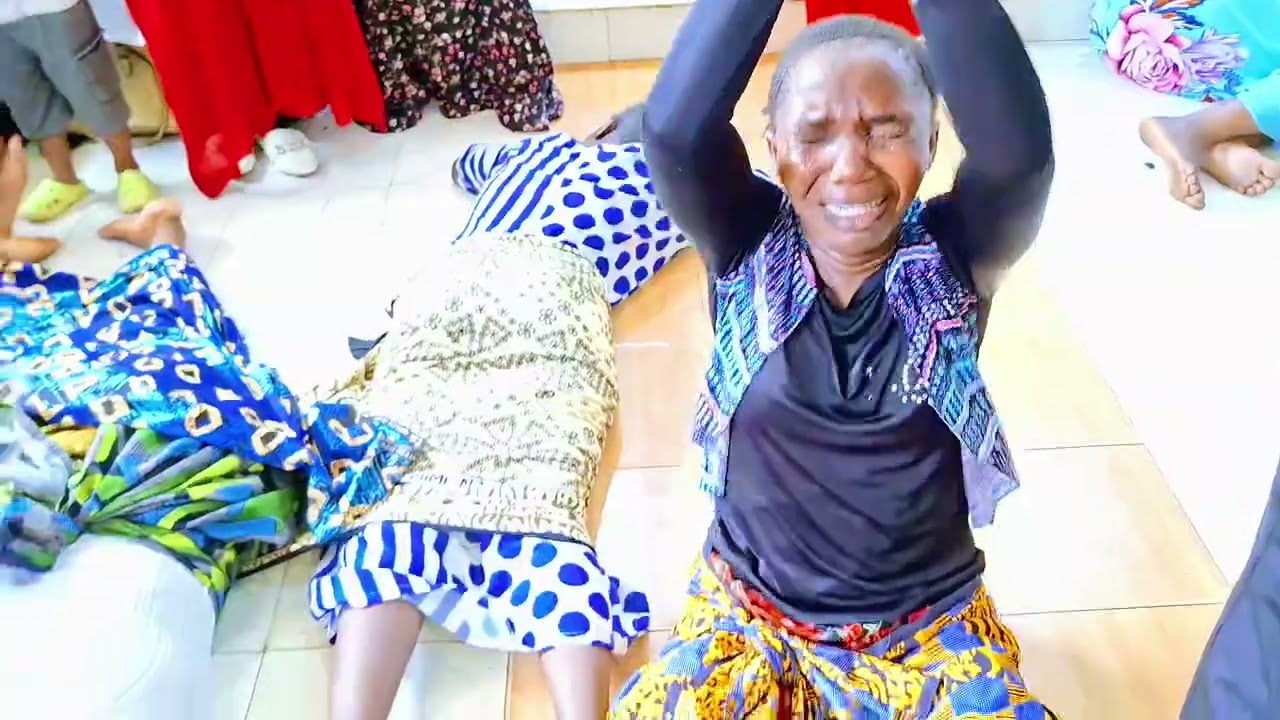Worship na prayer ya nguvu ukombozi kwa watu wote walio fika waliekwe huru na kufunguliwa kabisa 