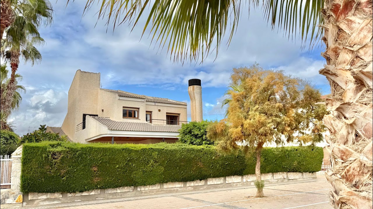 Villa en primera línea de playa. Se vende casa frente al Mar Menor en Santiago de la Ribera