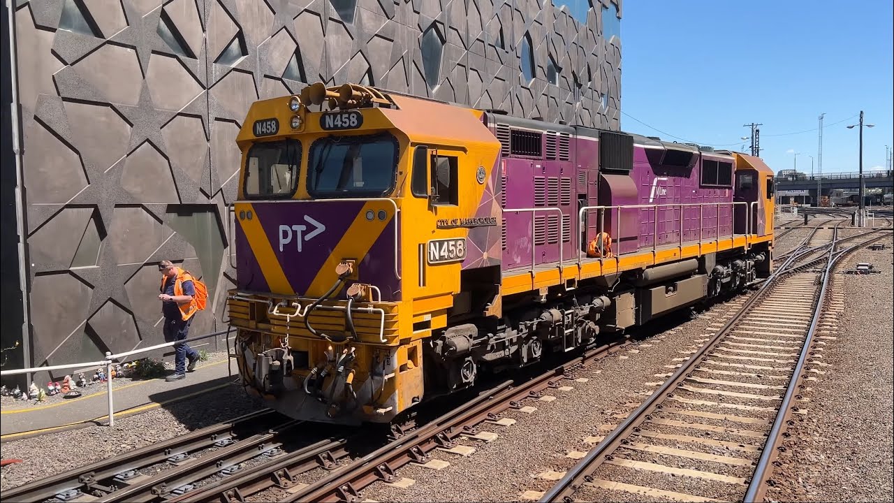 V/Line N458 City of Maryborough Heads to Platform 5A & Couples Up to the N Sets - RS5T HORN SHOW