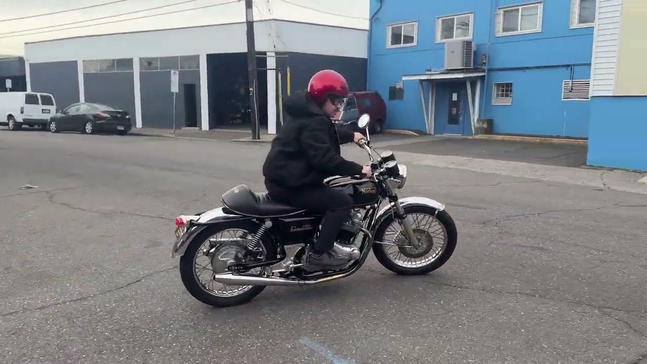 Norton Commando 750 Combat Startup
