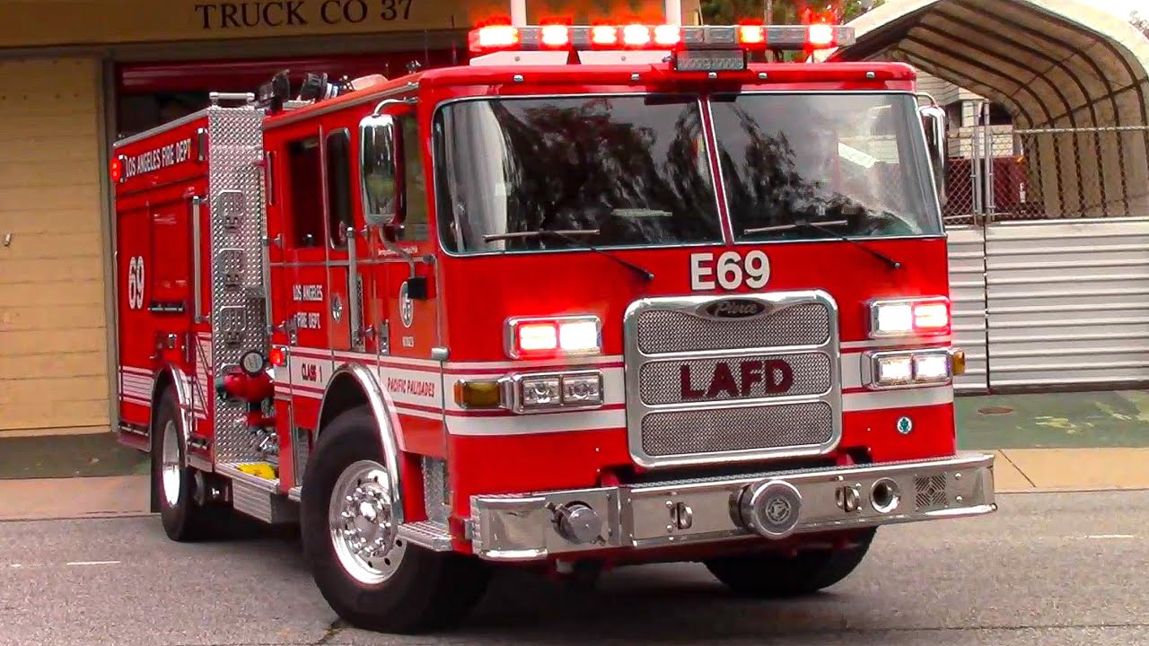 LAFD Engine 69 Responding From Station 37