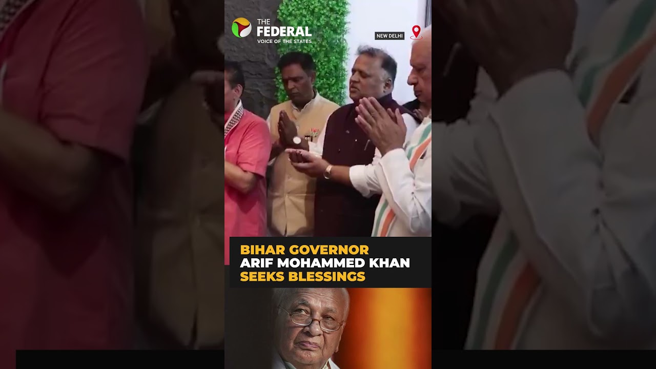 Bihar Governor Arif Mohammed Khan visits BJP leader for Ganpati darshan in Delhi | #shorts